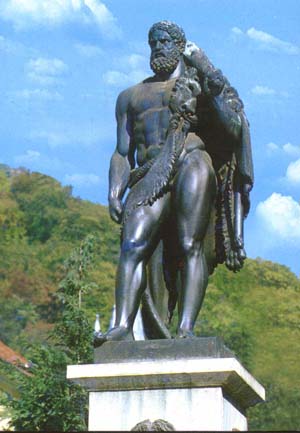 Baile Herculane - Statuie Hercule